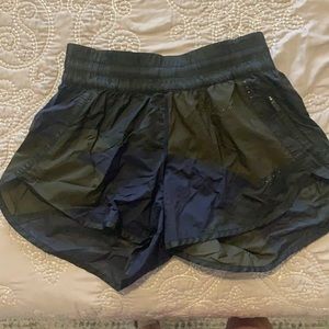 Size 6 Lululemon run short